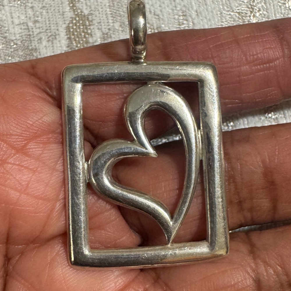 Chic Sterling Silver Heart Frame Necklace - Picture 3 of 4